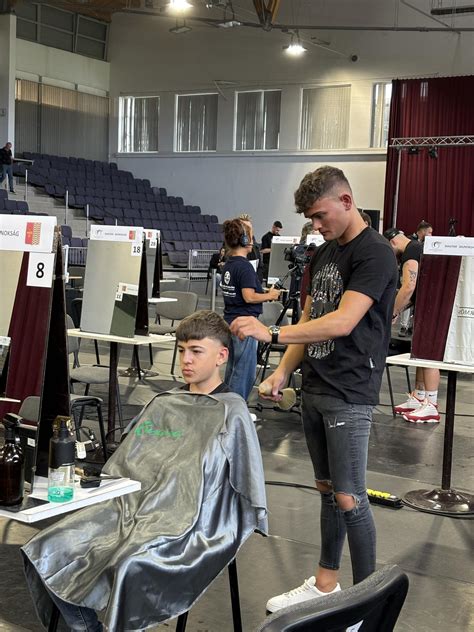 Fodrász versenyen induló modell