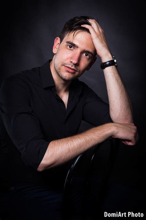 Férfi modell klasszikus frizurával