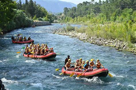 Köprülü-kanyon rafting túra hegyi tájjal