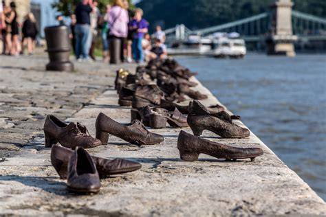 Shoes on the Danube bemutató