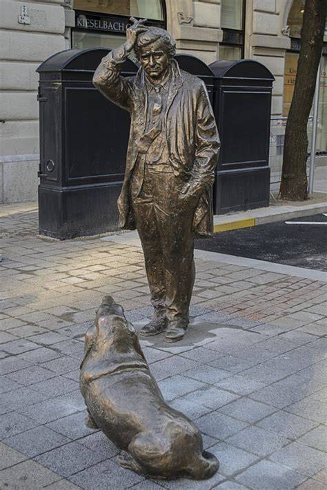 Columbo szobor Budapesten