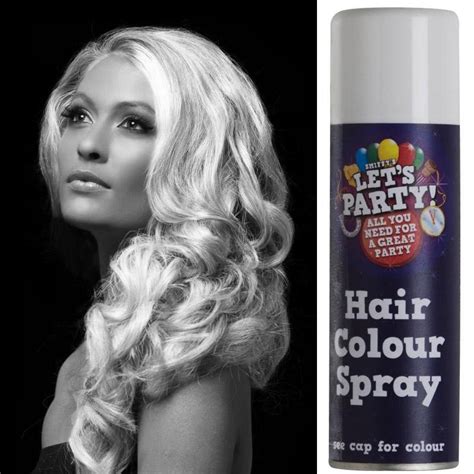 Fehér hajspray a frizurán