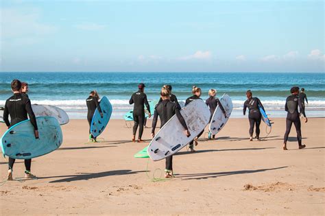 Surf és jóga tábor tengerparton