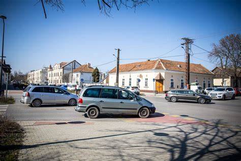 Utcai felvétel a Gyál piacnál lévő üzletházról