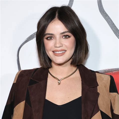 Lucy Hale különböző hajstílusai