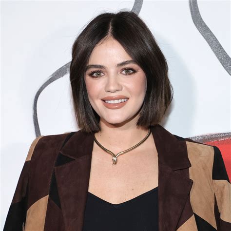 Lucy Hale rövid frizurával